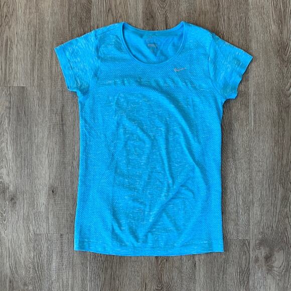 Nike Dri Fit Light Blue Seamless T-Shirt Size Small - Picture 1 of 5